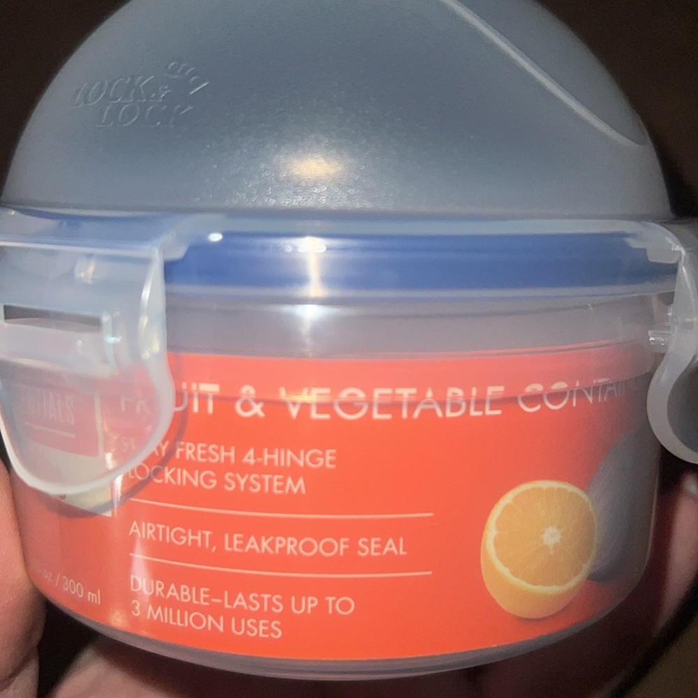 2 New LocknLock Food Storage Containers - Picture 8 of 9